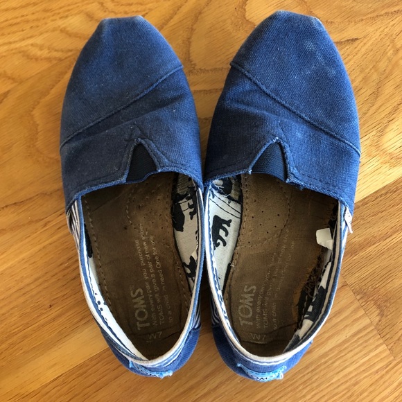 TOMS Navy Blue Stripe Canvas Slippers Size 7 - Picture 2 of 5